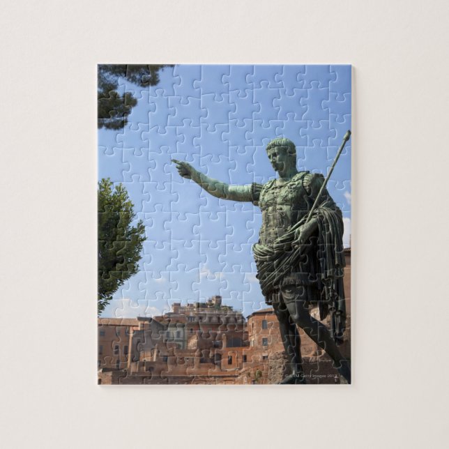 Puzzle Statue de l'empereur romain près du Forum romain (Vertical)