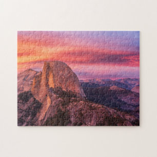 Puzzle Sun plaçant au-dessus d'un paysage rocheux