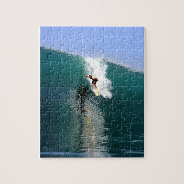 Puzzle Surfer sur une énorme vague verte (Vertical)