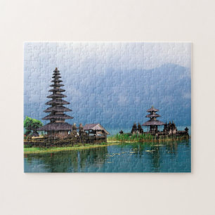 Puzzle Temple sur un lac