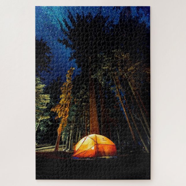 Puzzle Tente de forêt de camping Hauts pins Étoiles ciel  (Vertical)