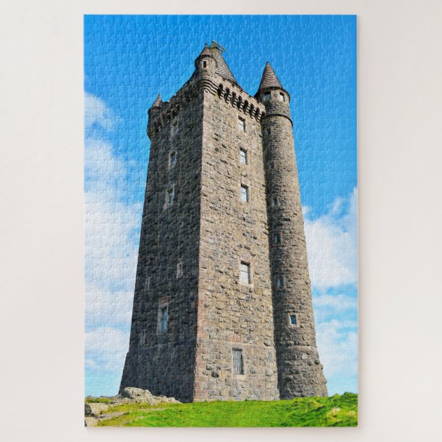 Puzzle tour Scrabo Newtownards comté de Down Irlande. (Vertical)
