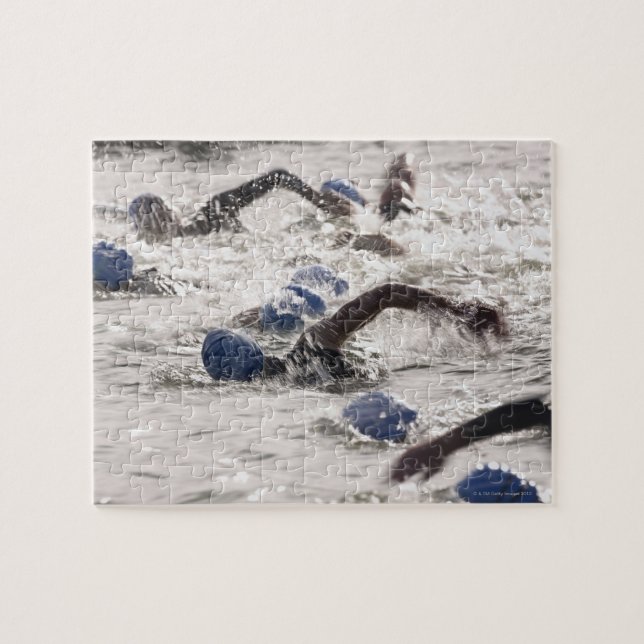 Puzzle Triathlètes en compétition dans la jambe de nage d (Horizontal)