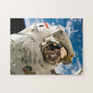 Puzzle Un astronaute en réparation spatiale Station spati