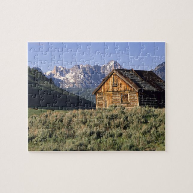 Puzzle Un cabine en bois rond et les monts Sawtooth en (Horizontal)