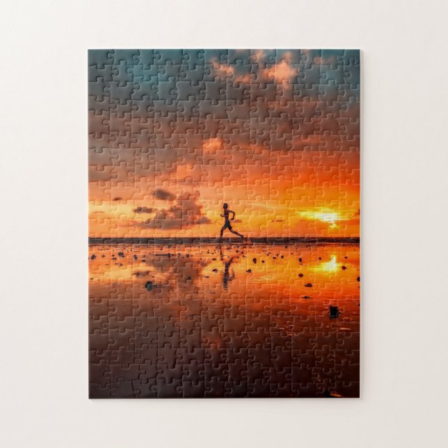 Puzzle Un homme court sur la plage au coucher du soleil (Vertical)
