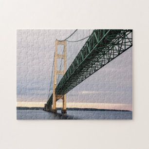 Puzzle Une vue du pont Mackinac depuis le lac Michigan 2