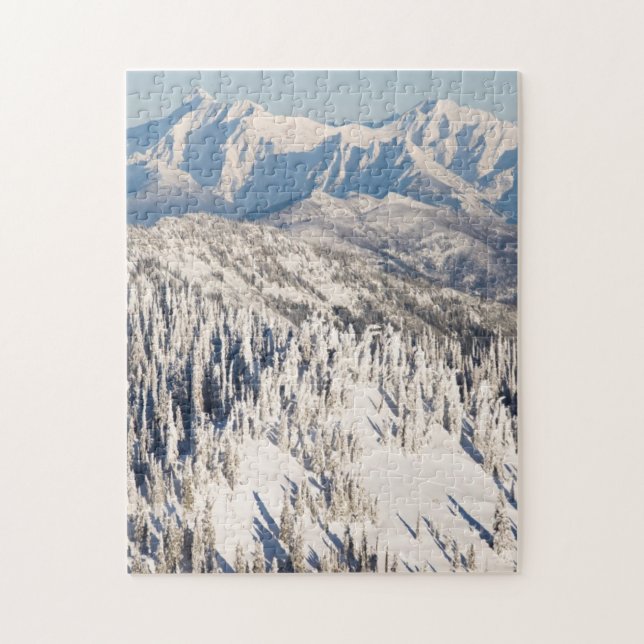 Puzzle Une vue pittoresque des montagnes et des arbres de (Vertical)