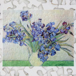 Puzzle Vase Still Life avec Irises par Vincent van Gogh<br><div class="desc">Still Life : Vase with Irises de Vincent van Gogh est un post impressionnisme d'art vintage encore vie de peinture de nature florale. Un bouquet de fleurs d'iris barbu lavande d'un jardin de printemps. Le vase est en forme de lanceur et plein d'amour et de romance fleurit violet. À propos...</div>