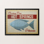 Puzzle Vintage voyage de poisson bleu Arkansas Hot Spring<br><div class="desc">Le design de voyage vintage de Greutages From Hot Springs Arkansas présente un poisson bleu amusant aux accents rouges et une ambiance rétro des années 1960.</div>