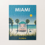 Puzzle Vintage voyage Miami Beach Floride<br><div class="desc">Illustration de l'affiche de voyage Retro Miami Florida qui donne sur une station de sauveteur sur Miami Beach bordée de palmiers,  ensoleillée et sablonneuse. Ce design vintage vous rappellera des affiches de voyage classiques d'une époque révolue.</div>
