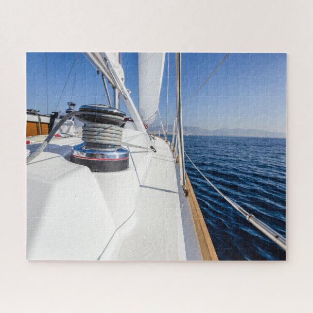 Puzzle voilier surfant sur la mer (Horizontal)