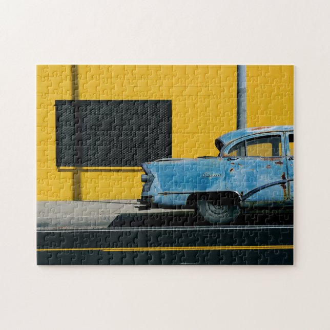 Puzzle Voiture bleu rouillé et mur jaune (Horizontal)