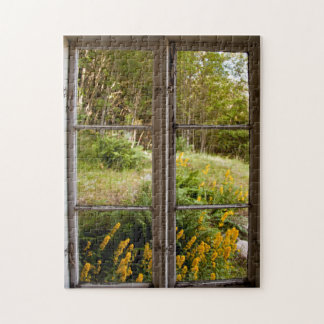 Puzzle Vue par la vieille fenêtre
