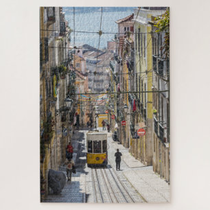 Puzzle Vue sur la rue de Lisbonne avec le tramway