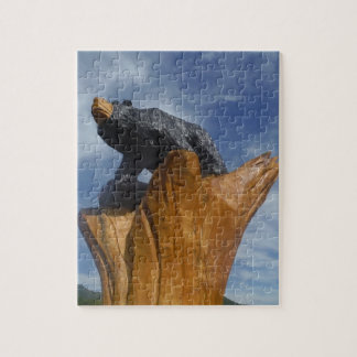 Puzzle Wooden Black / Brown bear with blue sky