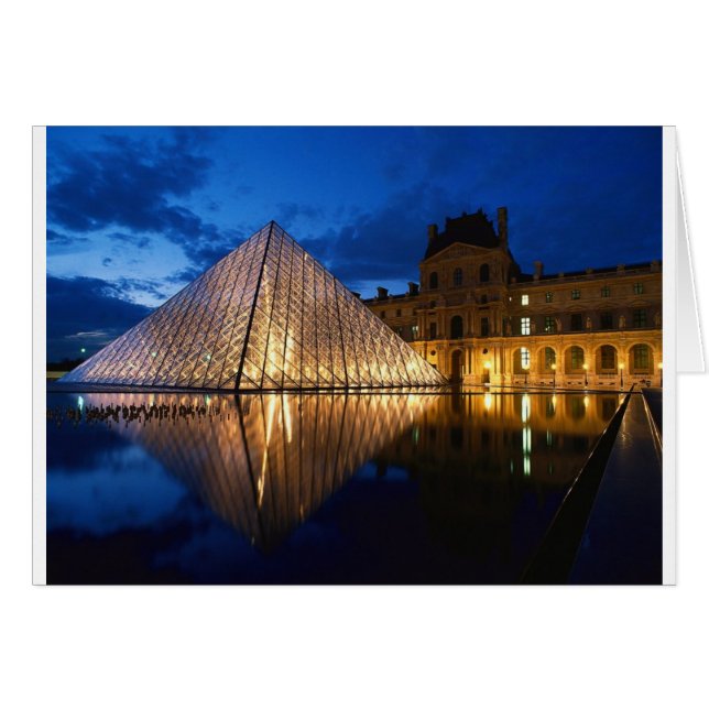 Pyramide en Musée du Louvre, Paris, France (Devant horizontal)