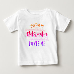 Quelqu'Un Au Nebraska M'Aime Carte T-shirt Bébé