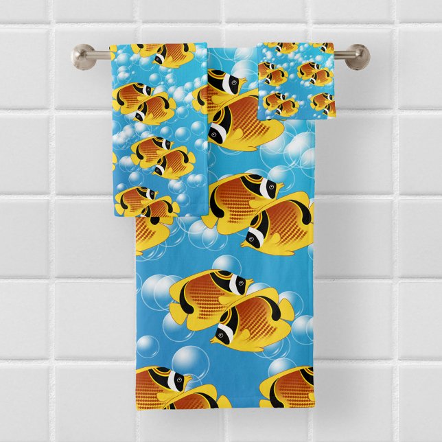 Raccoon Beurre en eau bubbly (Raccoon Butterflyfish in Bubbly Water Bath Towel Cover Photo)