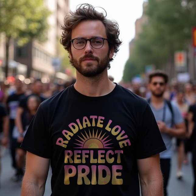 Radiate Love Reflet Fierté LGBTQ+ T-Shirt (Créateur téléchargé)