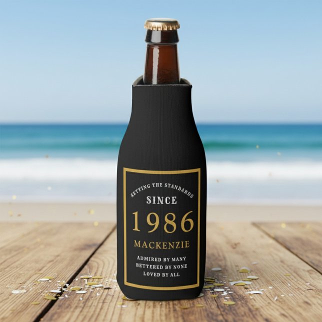 Rafraichisseur De Bouteilles 40th Birthday 1986 Name Elegant Chic Black Gold (Born 1986 bottle cooler. Beach background.)