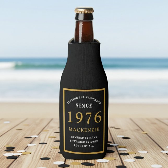 Rafraichisseur De Bouteilles 50th Birthday 1976 Name Elegant Chic Black Gold (Born 1976 bottle cooler. Beach background.)