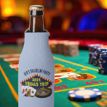 Rafraichisseur De Bouteilles Bachelor Party sur mesure Las Vegas Trip Casino<br><div class="desc">Customisez vos propres glacières de bouteille de baccalauréat pour un voyage à Las Vegas. Un glacière de bouteille personnalisé cool avec casinos de jeu comme un jeu de cartes, des jetons de poker et roulette roue avec Vegas Trip en script jaune. Amusant joueur garde cadeau de saké pour vos groomsmen...</div>