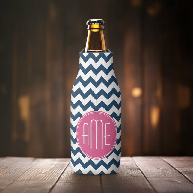 Rafraichisseur De Bouteilles Motif Chevron avec Monogram - Navy Magenta (Personalized Bottle Cooler - Add Name or Custom Text)