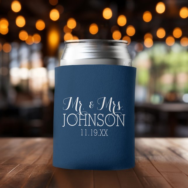Rafraichisseur De Cannettes Favor de mariage M. et Mme Bleu marine uni (Wedding and Anniversary Can Cooler - Personalize with names and dates)