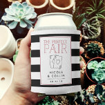 Rafraichisseur De Cannettes Perfect Pair Las Vegas Wedding Favor<br><div class="desc">Commémorez votre style de casino mariage avec ces friandises de mariage à thème Vegas rouge et noir, avec "Une paire parfaite" et une paire de cartes à jouer (l'as des coeurs et l'as des diamants) avec les noms du couple et la date du mariage. Un arrière - plan rayé noir...</div>