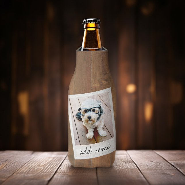 Rafraîchisseur Pour Bouteille Bois rustique avec cadre photo Carré (Photo on wood print background - Personalize this bottle cooler with your monogram.)