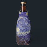 Rafraîchisseur Pour Bouteille Vincent Van Gogh Starry Nuit Vintage Art<br><div class="desc">Vincent van Gogh Starry Night Art Peinture Starry Night est un tableau de l'artiste post-impressionniste néerlandais Vincent van Gogh. Le ciel bleu de la nuit est rempli de nuages tourbillonnants, d'étoiles et d'une lune brillante croissant. La Nuit étoilée est la seule nocturne de la série de vues depuis la fenêtre...</div>