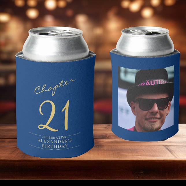Rafraîchisseur Pour Canette 21e anniversaire Modèle photo d'or bleu (21st birthday custom can coolers in blue. Two sat on a bar top showing the front and rear. )