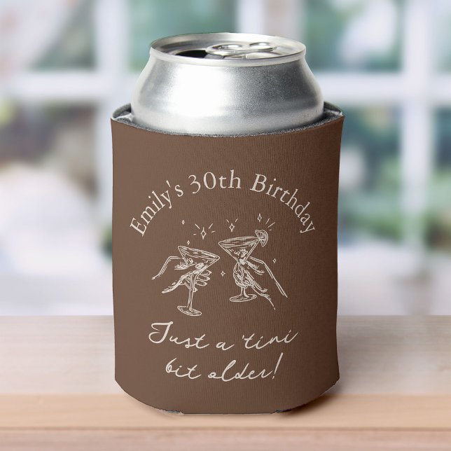 Rafraîchisseur Pour Canette 30e anniversaire « Juste un peu plus vieux » Marti (custom name brown whimsical can cooler for a 30th birthday party )