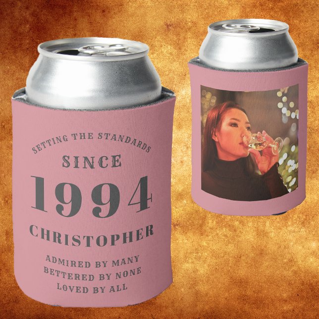 Rafraîchisseur Pour Canette 30e anniversaire rose et gris 1994 Modèle photo (Personalized dusty pink 30 birthday can cooler for those born in 1994 (year can be changed). )