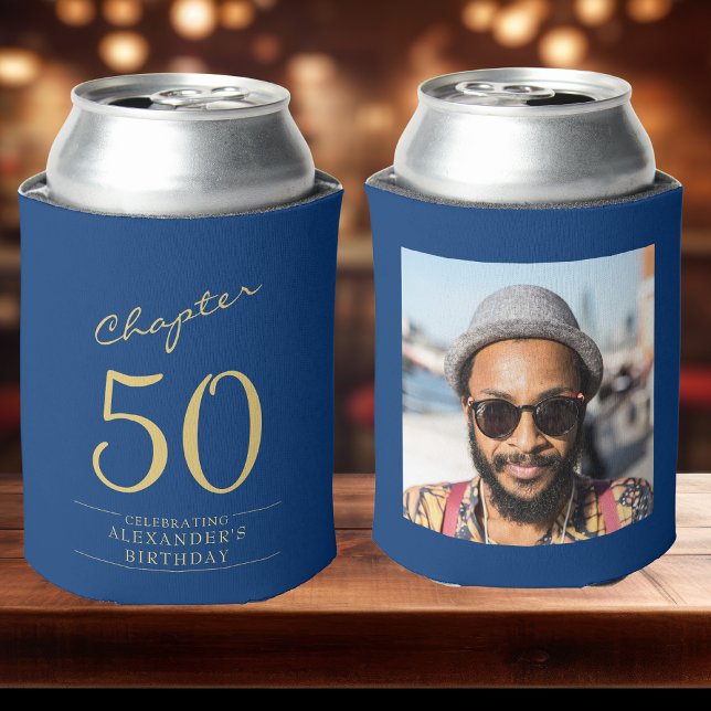 Rafraîchisseur Pour Canette 50e anniversaire Modèle photo d'or bleu (Custom 50th birthday blue and gold can coolers sat on a bar top. Image shows front and rear.)
