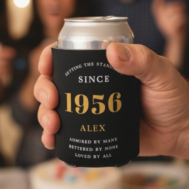 Rafraîchisseur Pour Canette 70e anniversaire Nom 1954 Black Gold Elegant Chic (70th birthday can cooler blurred background. )