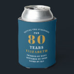 Rafraîchisseur Pour Canette 80th Birthday Blue And Gold Ajouter Votre Nom<br><div class="desc">Gardez ces boissons de fête du 80e anniversaire cool avec ce modèle de couleurs classique de bleu et or peut refroidir. Modifiez facilement le texte avec le modèle fourni. Découvrez notre gamme de cadeaux d'anniversaire et des idées d'offre de fête pour plus de grands designs.</div>