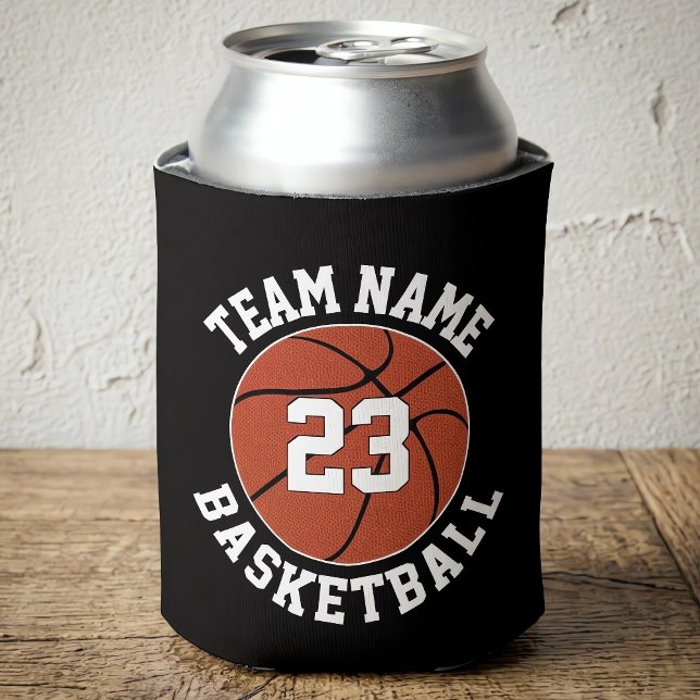 Rafraîchisseur Pour Canette Basket-ball personnalisé Nom de l'équipe et numéro (Custom basketball can cooler with personalized team name and player number, on table.)