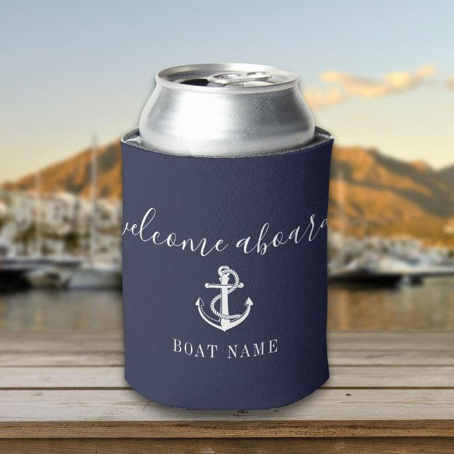 Rafraîchisseur Pour Canette Bienvenue à bord Nom du bateau Marine Blue (Welcome Aboard Boat Name Navy Blue Can Cooler)