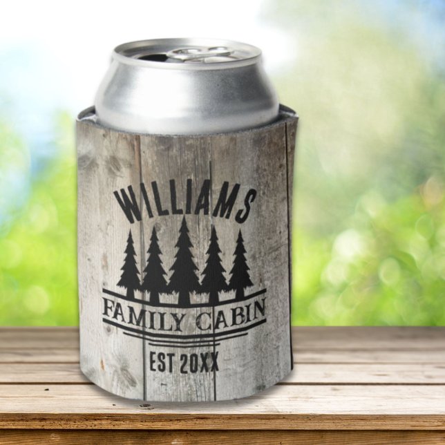 Rafraîchisseur Pour Canette Cabine de famille personnalisée Forêt rustique Nom (Rustic Forest Personalized Family Cabin Name Est Can Cooler)