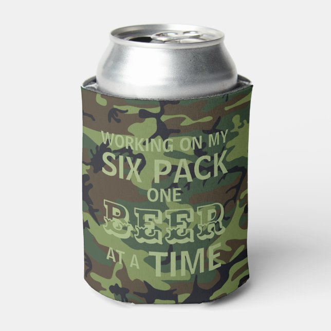 Rafraîchisseur Pour Canette Camo Travaillant Sur Mon Six Pack Une Bière À La F (Can devant)