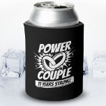 Rafraîchisseur Pour Canette Couple Married 11 Years - 11th Wedding Anniversary<br><div class="desc">This fun 11th wedding anniversary design is perfect for married 11 years to celebrate their marriage ! Great to celebrate with your husband or wife or for your parent's 11 year wedding anniversary party ! Objets "Power Couple - 11 Years Strong!" wedding anniversary quote w/ joined wedding rings in a...</div>