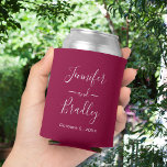 Rafraîchisseur Pour Canette Cranberry Custom Wedding Favoriser<br><div class="desc">Un petit quelque chose pour une faveur de mariage - personnalisée peut refroidir. Nous montrons Cranberry avec lettrage Or, mais vous pouvez changer à n'importe quelle couleur. Le libellé est entièrement personnalisable. Amusez-vous une idée cadeau pour un wedding shower, un dîner de répétition ou une réception de mariage. PLUS DE...</div>