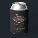Rafraîchisseur Pour Canette Elégant Las Vegas Destination Mariage Faveur<br><div class="desc">Ce thème ludique et moderne Las Vegas peut refroidir peuvent être personnalisés pour votre occasion spéciale et rendrait la fête parfaite faveur ou gardienne pour tout mariage, douche nuptiale, fête de fiançailles, fête d'anniversaire et beaucoup plus d'occasions spéciales. Le design comporte un effet de feuille d'or rose signe Las Vegas...</div>