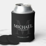 Rafraîchisseur Pour Canette Élégant Noir Personnalisé Groomsmen Can Cooler<br><div class="desc">Ajoutez une touche personnelle à votre mariage avec des groomsmen personnalisés peut refroidir. Ce peut refroidir les caractéristiques personnalisées nom du marié avec titre et date mariage en blanc et monogramme en gris comme arrière - plan, dans le style de police serif classique, sur arrière - plan noir. Parfait aussi...</div>