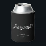 Rafraîchisseur Pour Canette Élégant Noir Typographie Groomsmen Mariage<br><div class="desc">Cette glacière personnalisée peut faire un cadeau élégant et vintage d'inspiration groomsmen. Police d'inspiration rétro funky en blanc sur arrière - plan noir et votre nom et date de choix! Vous voulez plus d'articles mariages dans ce style? Jetez un oeil à toute la collection ou envoyez-moi un message !</div>