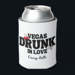 Rafraîchisseur Pour Canette Enterrement de vie de jeune fille Vegas Drunk In L<br><div class="desc">Célébrez votre week-end de chance dans le style avec la glacière à boire assortie pour l'enterrement de vie de jeune fille de la future mariée "Vegas Drunk In Love" ! Parfaite pour un séjour à Vegas rempli de plaisir, cette glacière présente un graphique ludique qui parle d'amour, de chance et...</div>