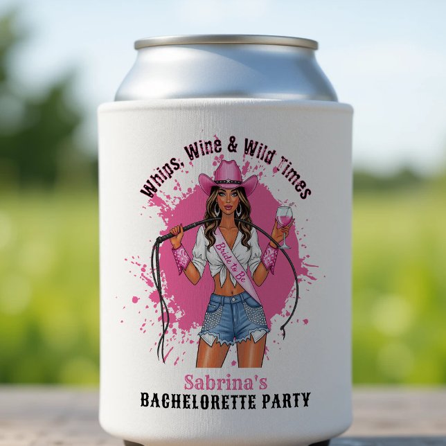 Rafraîchisseur Pour Canette Fête de Fiançailles de Cowgirl Fouette Vin & Momen (Cowgirl Bachelorette Party Whips Wine & Wild Times Seltzer Can Cooler
)