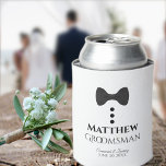 Rafraîchisseur Pour Canette Fun Black Cravate Groomsman Mariage mousse Can Coo<br><div class="desc">Ces refroidisseurs de mousse amusants sont conçus comme des cadeaux ou des faveurs pour les groomsmen. Elles présentent un design amusant d'une cravate noire avec trois boutons sur un arrière - plan blanc, ressemblant à un smoking. Le texte dit "Groomsman" et a un espace pour son nom ainsi que le...</div>